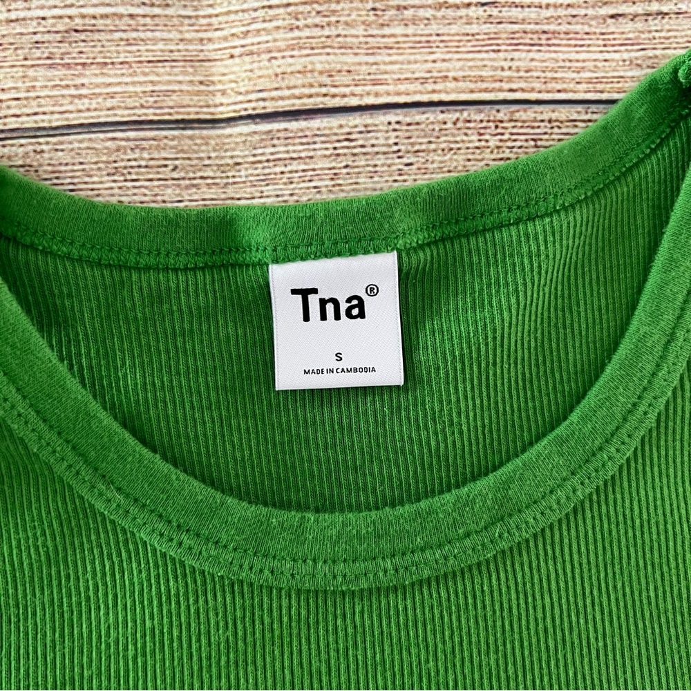 TNA Cropped Ribbed Tank - Picture 3 of 5